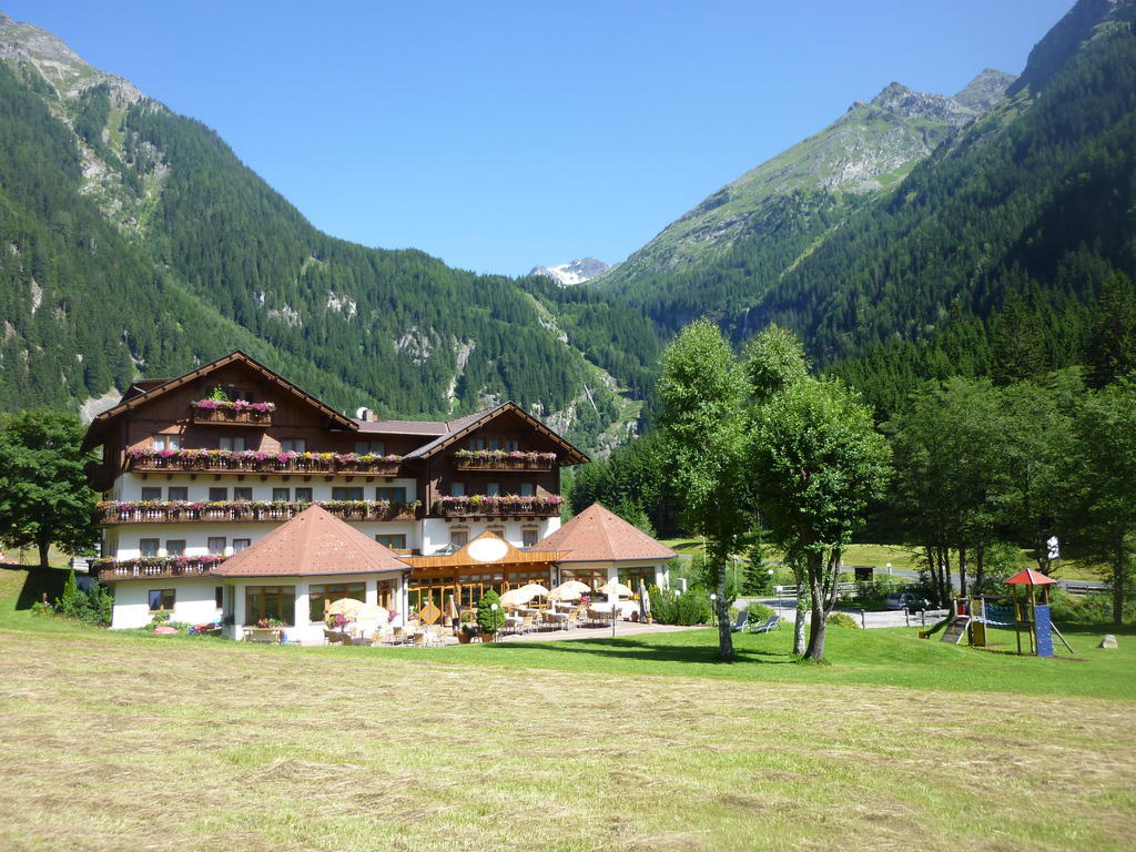 Alpenhotel Badmeister Flattach Exterior photo